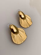 GOLDEN FLUTTER