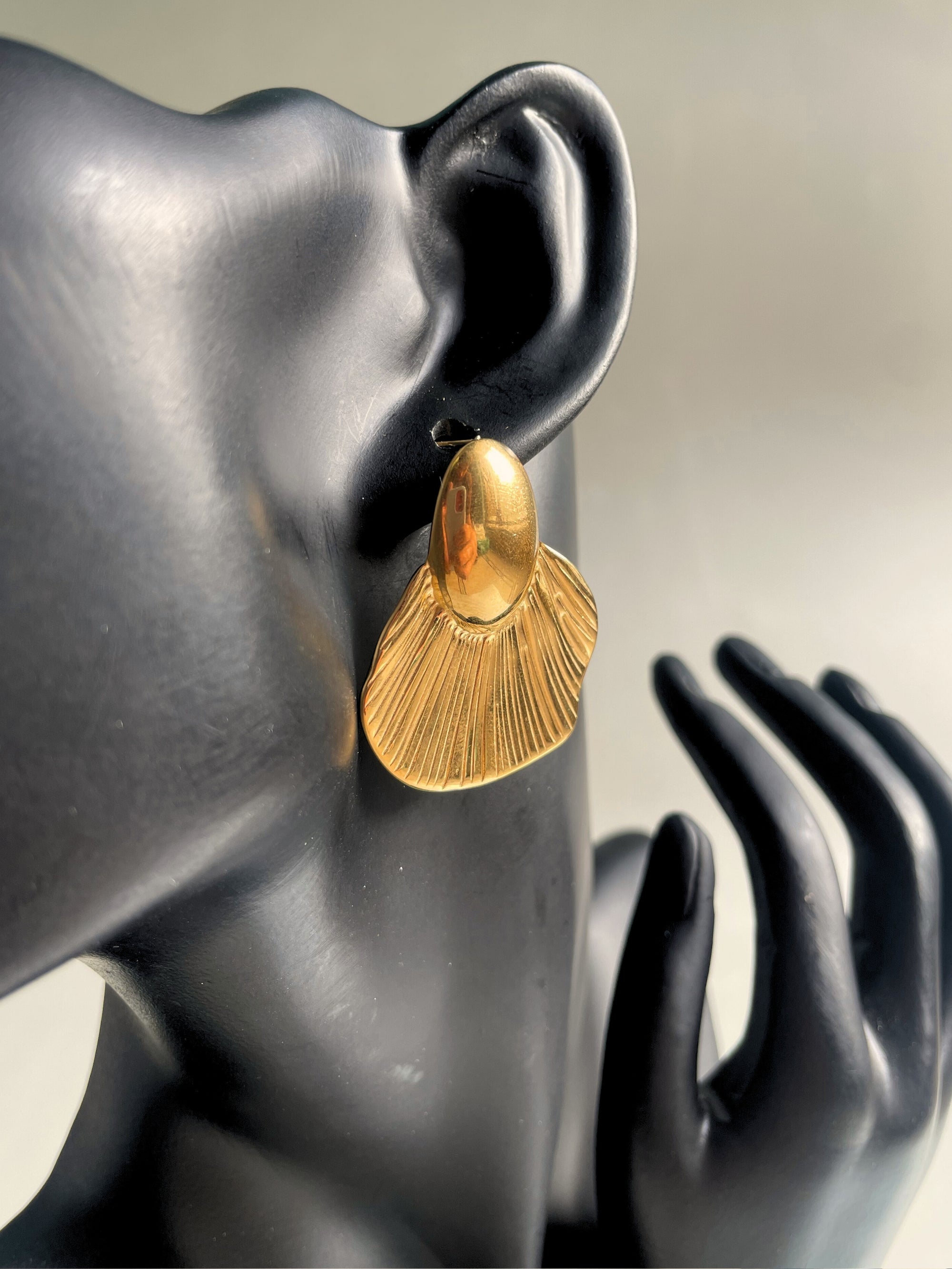 GOLDEN FLUTTER