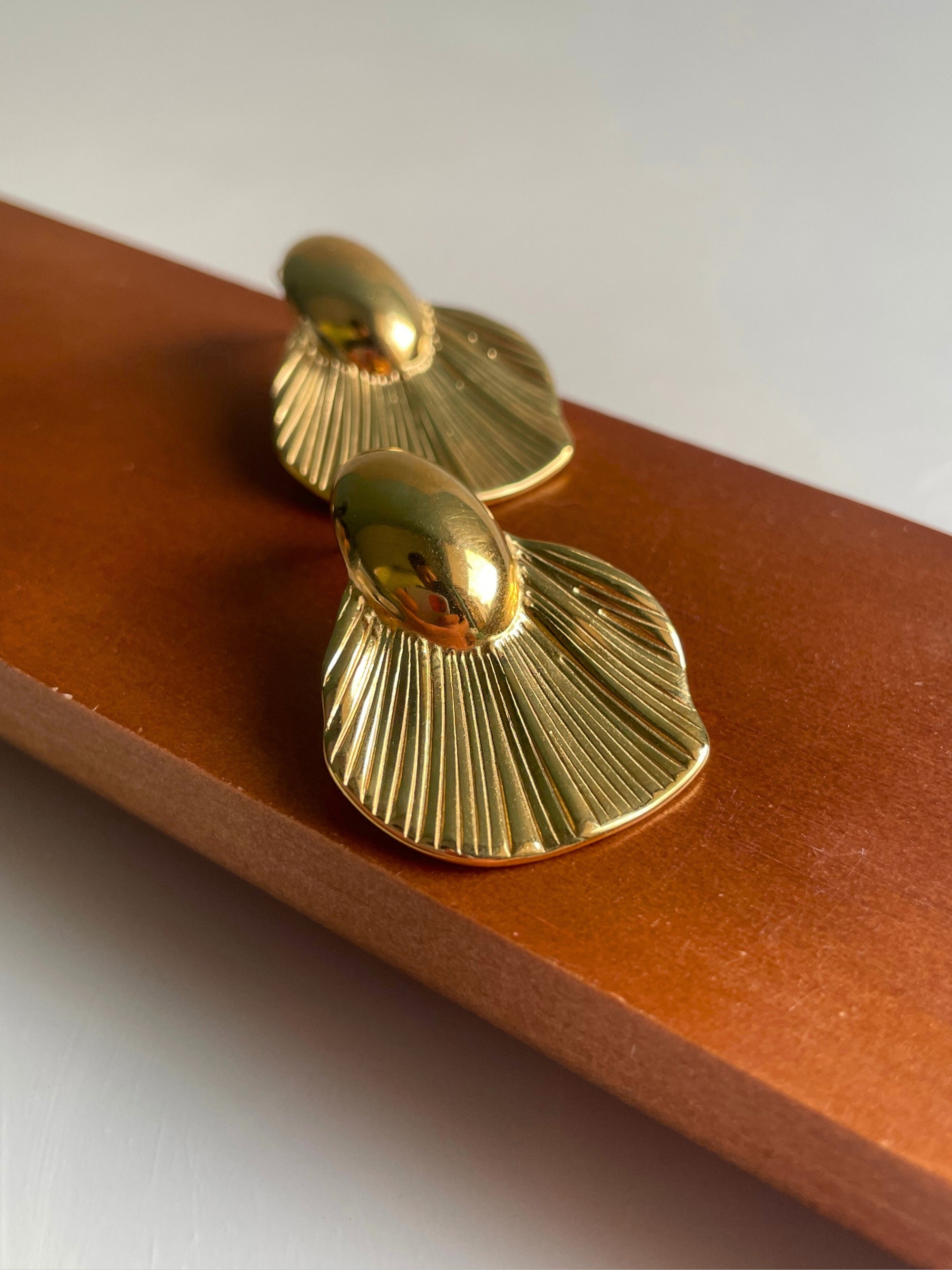 GOLDEN FLUTTER
